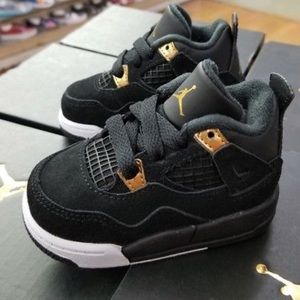black and gold shoes jordans